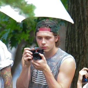 Brooklyn Beckham et Chloë Grace Moretz lors d'un shooting à New York le 29 juin 2016.