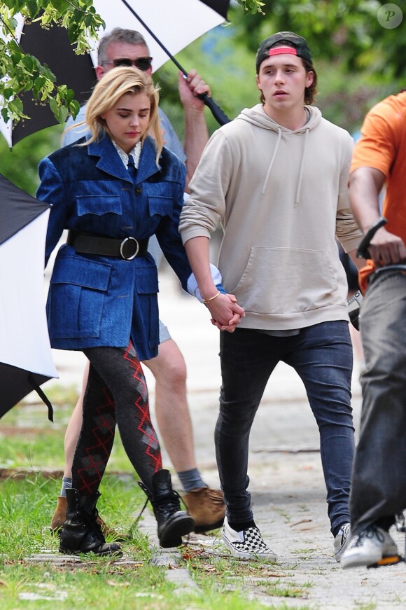 Brooklyn Beckham et Chloë Grace Moretz lors d'un shooting à New York le 29 juin 2016.