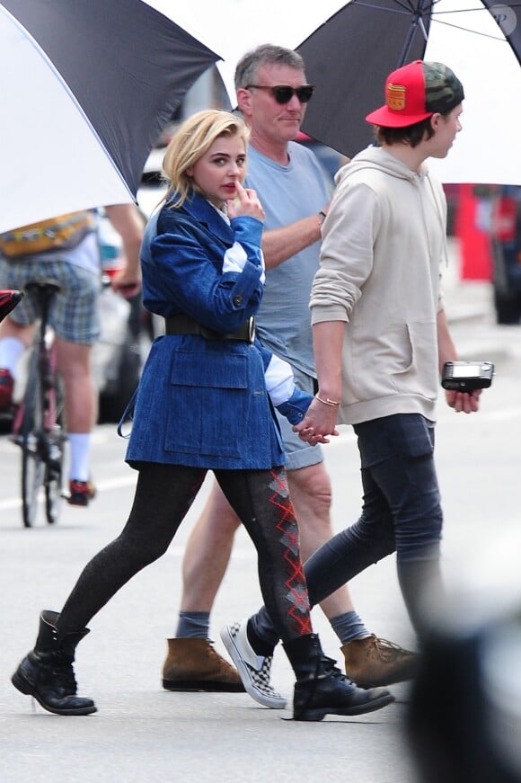 Brooklyn Beckham et Chloë Grace Moretz lors d'un shooting à New York le 29 juin 2016.