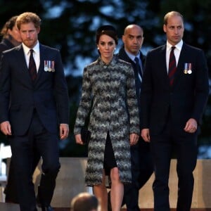 Le prince Harry, Kate Catherine Middleton, duchesse de Cambridge, et le prince William, duc de Cambridge - La famille royale d'Angleterre lors des commémorations du centenaire de la Bataille de la Somme à Thiepval. Le 30 juin 2016