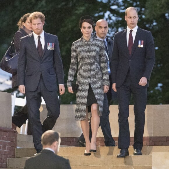 Le prince Harry, Kate Catherine Middleton, duchesse de Cambridge, et le prince William, duc de Cambridge - La famille royale d'Angleterre lors des commémorations du centenaire de la Bataille de la Somme à Thiepval. Le 30 juin 2016