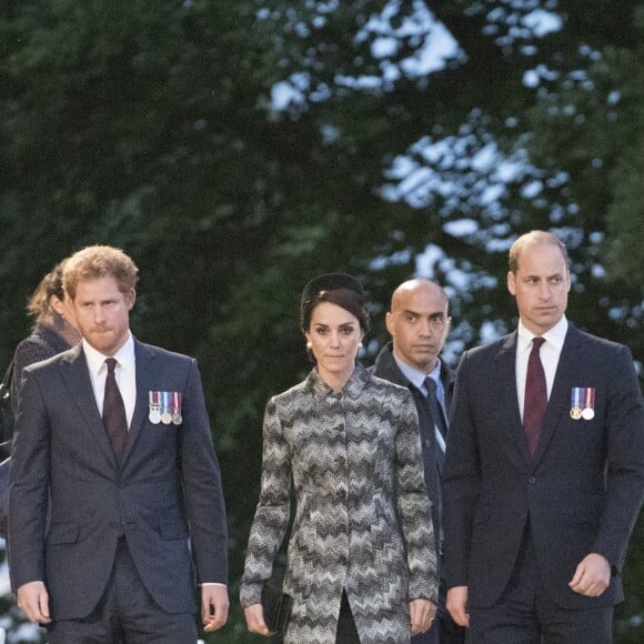 Le prince Harry, Kate Catherine Middleton, duchesse de Cambridge, et le prince William, duc de Cambridge - La famille royale d'Angleterre lors des commémorations du centenaire de la Bataille de la Somme à Thiepval. Le 30 juin 2016