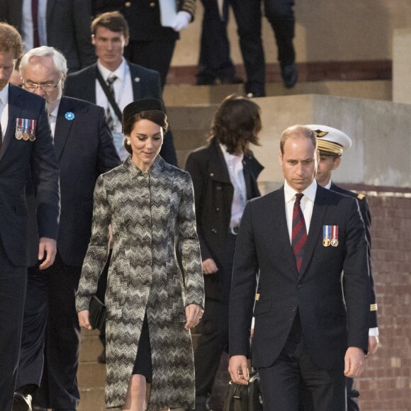 Le prince Harry, Kate Catherine Middleton, duchesse de Cambridge, et le prince William, duc de Cambridge - La famille royale d'Angleterre lors des commémorations du centenaire de la Bataille de la Somme à Thiepval. Le 30 juin 2016