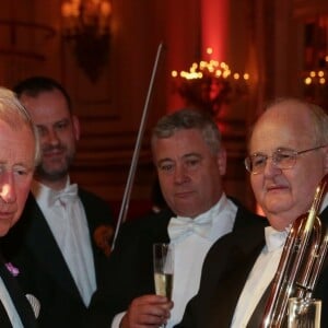 Le prince Charles assiste au concert conduit par le chef d'orchestre Carlo Rizzi à Buckingham Palace à l'occasion des 70 ans de l'Opéra national du Pays de Galles. Londres, le 30 juin 2016.