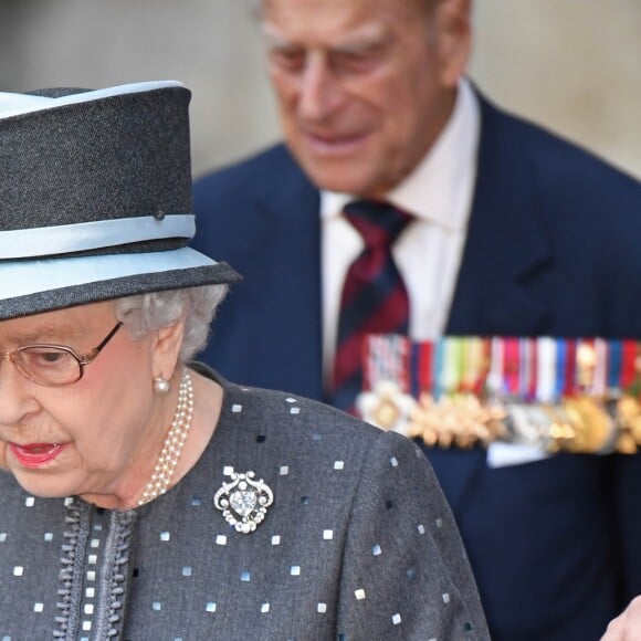 La reine Elisabeth II d'Angleterre - Sorties de l'abbaye de Westminster après les commémorations de la bataille de la Somme en France à Londres. Le 30 juin 2016