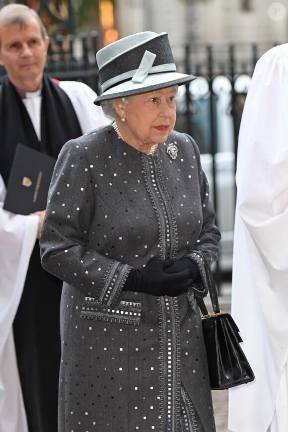 La reine Elisabeth II d'Angleterre - Arrivées de la famille royale d'Angleterre et du premier ministre à l'abbaye de Westminster pour les commémorations de la bataille de la Somme en France à Londres. Le 30 juin 2016