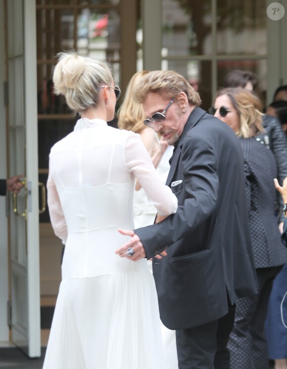 Johnny Hallyday et sa femme Laeticia - Arrivées au défilé de mode Haute-Couture automne-hiver 2016/2017 "Christian Dior" à Paris. Le 4 juillet 2016 © CVS-Veeren / Bestimage