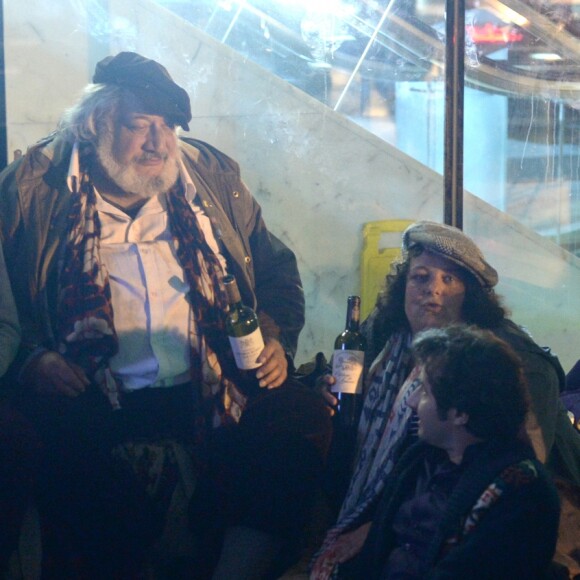 Exclusif - Jean-Marie Bigard, Jean-Claude Dreyfus, Isabelle de Hertogh et Lola Marois - Tournage du film "Vive la crise" à Paris. Le 30 mai 2016 © Daniel Angeli / Bestimage