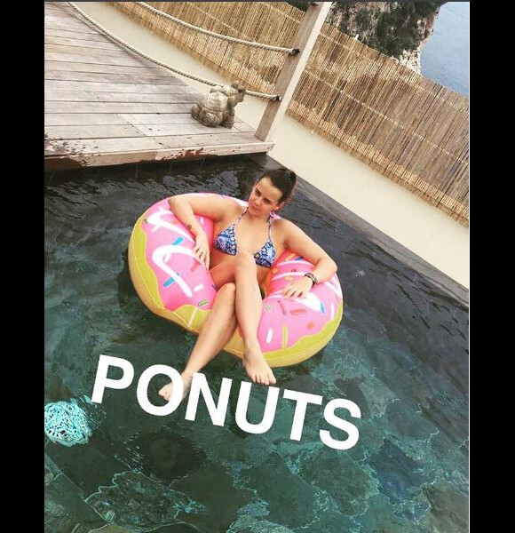 Pauline Ducruet à la piscine à Monaco. Instagram, juillet 2016