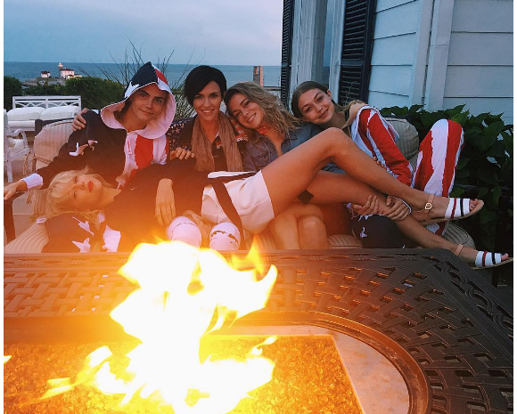 Ruby Rose et sa nouvelle chérie Harley Gusman célèbrent la fête de l'Indépendance Américaine chez Taylor Swift avec Gigi Hadid et Cara Delevingne. Photo publiée sur Instagram, le 5 juillet 2016