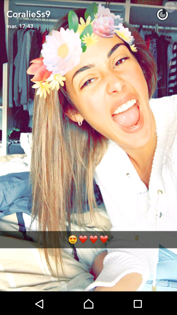 Coralie Porrovechio des "Anges 8" souriante sur Snapchat