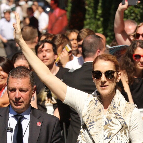Céline Dion quitte son hôtel le Royal Monceau à Paris le 7 juillet 2016.