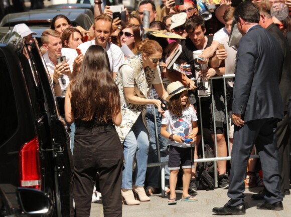 Céline Dion quitte son hôtel le Royal Monceau à Paris le 7 juillet 2016.