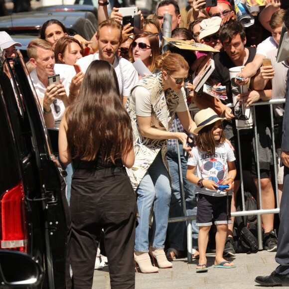 Céline Dion quitte son hôtel le Royal Monceau à Paris le 7 juillet 2016.