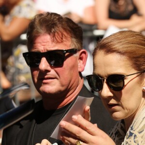 Céline Dion quitte son chic hôtel le Royal Monceau à Paris le 7 juillet 2016.