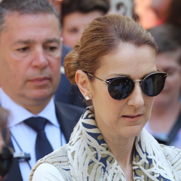Céline Dion quitte son hôtel le Royal Monceau à Paris le 7 juillet 2016.