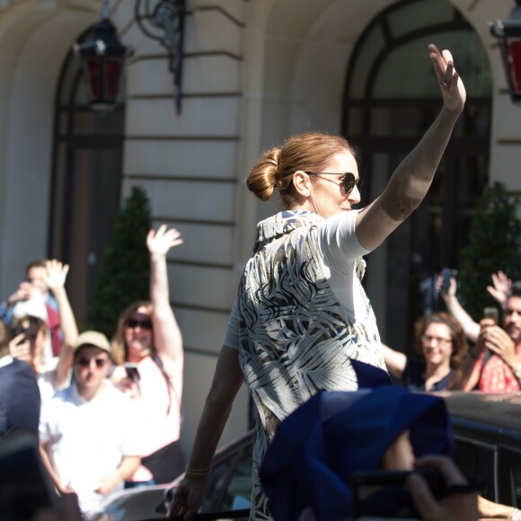 Céline Dion quitte son hôtel le Royal Monceau à Paris le 7 juillet 2016.