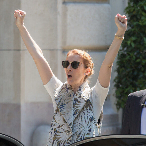 Céline Dion quitte son hôtel le Royal Monceau à Paris le 7 juillet 2016.