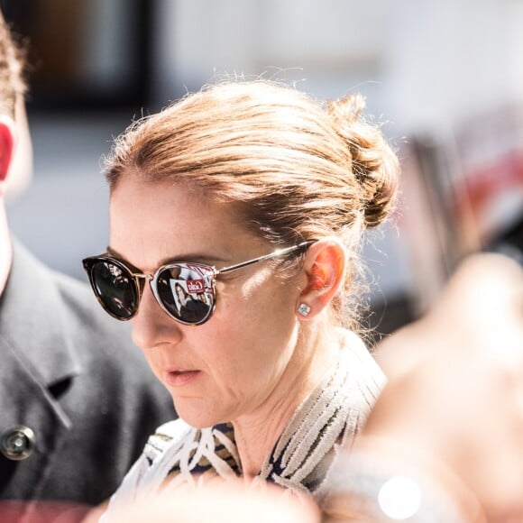 Céline Dion quitte son hôtel le Royal Monceau à Paris le 7 juillet 2016.