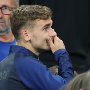 Antoine Griezmann avec ses parents Alain et Isabelle - Les joueurs retrouvent leur famille dans les tribunes à la fin du match de quart de finale de l'UEFA Euro 2016 France-Islande au Stade de France à Saint-Denis le 3 juillet 2016. © Cyril Moreau / Bestimage