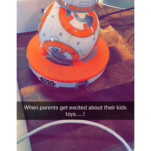 Kate Hudson et Matthew Bellamy fêtent le 5e anniversaire de leur fils Bingham, ce 9 juillet 2016. Ils sont allés voir la pièce de théâtre Harry Potter : The Cursed Child et lui ont offerts un droïde télécomandé Star Wars. Ils lui ont aussi offerts un gâteau en forme de skate-board à l'éffigie de Tony Hawk.