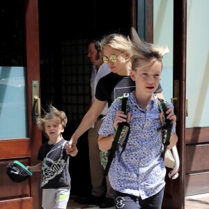 Kate Hudson avec ses fils Ryder et Bingham, quittent le Greenwich Hotel à New York, le 12 juin 2016.