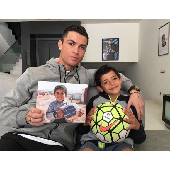 Cristiano Ronaldo et son fils Cristiano Junior pour la cause des enfants syriens, photo Instagram mars 2016.