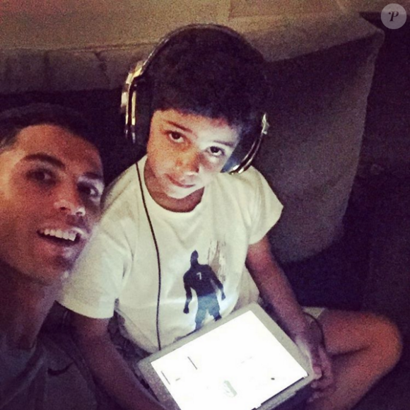 Cristiano Ronaldo et son fils Cristiano Junior, photo Instagram mars 2016.