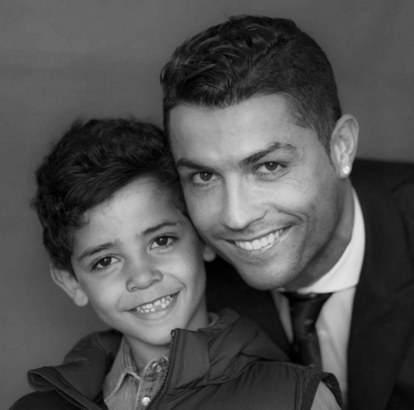 Cristiano Ronaldo et son fils Cristiano Junior, joli portrait père-fils publié sur Instagram, mars 2016.