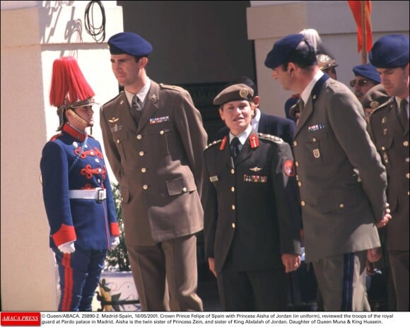 La princesse Aisha de Jordanie avec Felipe d'Espagne en mai 2001 au palais du Pardo à Madrid.