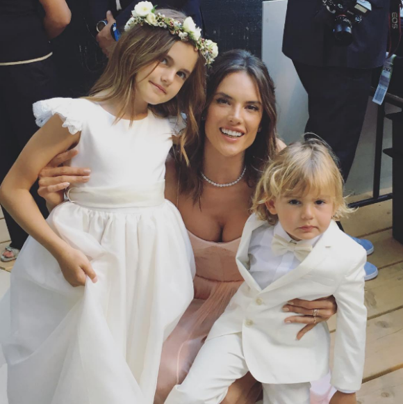 Alessandra Ambrosio et ses enfants Anja et Noah - Mariage d'Ana Beatriz Barros et Karim El Chiaty à Mykonos. Juillet 2016.