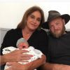 Caitlyn Jenner prend la pose avec son petit-fils et son fils aîné, Burt Jenner, sur une photo publiée sur Instagram dimanche 10 juillet 2016