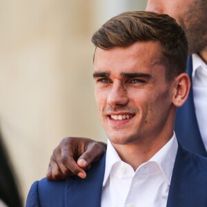 Antoine Griezmann et l'équipe de France de football reçus à l'Elysée après la défaite en finale de l'Euro contre le Portugal au Palais de l'Elysée à Paris le 11 juillet 2016. © Cyril Moreau/Bestimage