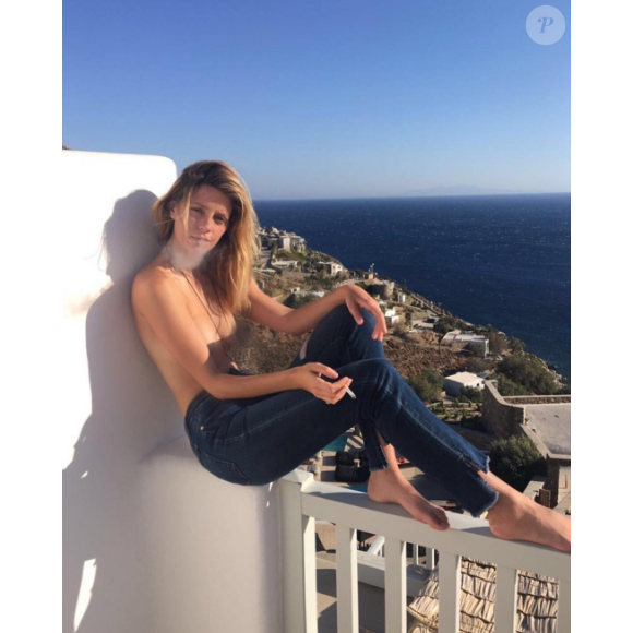 Mischa Barton a publié une photo d'elle topless sur sa page Instagram, le 12 juillet 2016. L'actrice séjourne à Mykonos.