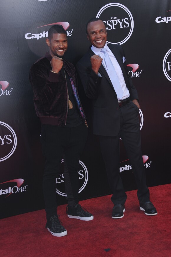 Usher et Sugar Ray Leonard - ESPY Awards 2016 au Microsoft Theater. Los Angeles, le 13 juillet 2016.