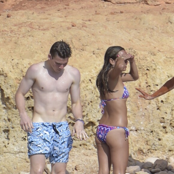 Kate Hudson est en vacances avec des amis à Formentera, le 14 juillet 2016.