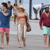 Kate Hudson est en vacances avec des amis à Formentera, le 14 juillet 2016.
