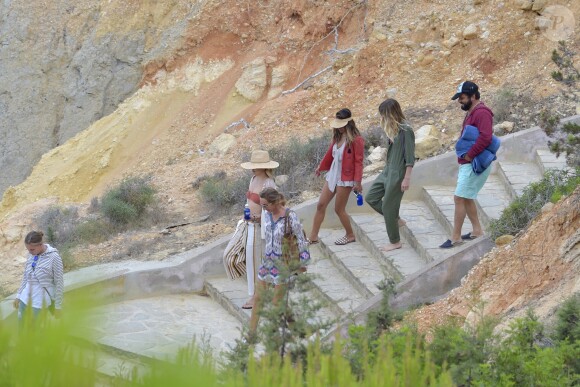 Kate Hudson est en vacances avec des amis à Ibiza, le 14 juillet 2016.