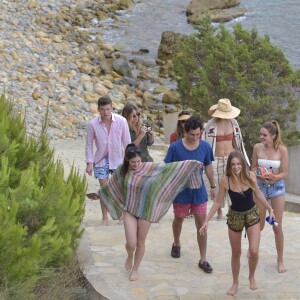 Kate Hudson est en vacances avec des amis à Ibiza, le 14 juillet 2016.