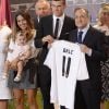Gareth Bale était accompagné par sa compagne Emma Rhys-Jones et leur fille Alba Violet lors de sa présentation au Real Madrid le 2 septembre 2013. Le 16 juillet 2016, jour de son 27e anniversaire, le Gallois a demandé sa compagne en mariage.
