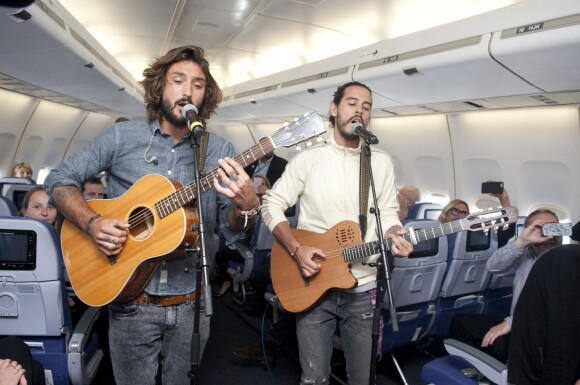 Exclusif - Fréro Delavega - La compagnie aérienne Corsair International fête ses 35 ans et la Fête de la Musique 2016 à 35 000 pieds d'altitude avec un concert des Fréro Delavéga le 21 juin 2016. © Crush / Bestimage