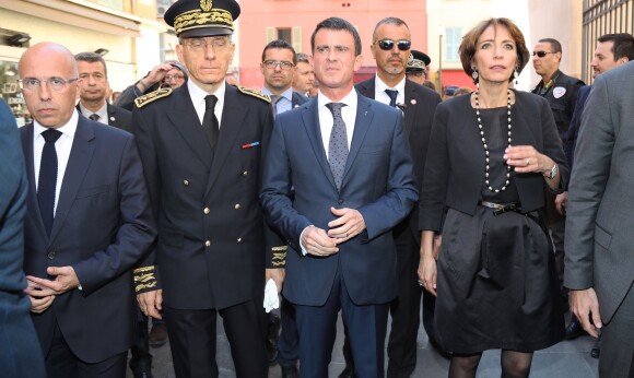 Éric Ciotti, Le préfet des Alpes-Maritimes Adolphe Colrat, Manuel Valls et Marisol Touraine - Le premier ministre Manuel Valls à Nice pour participer à l'hommage aux victimes de l'attentat de la Promenade des Anglais qui a fait 84 morts à Nice le 18 juillet 2016.