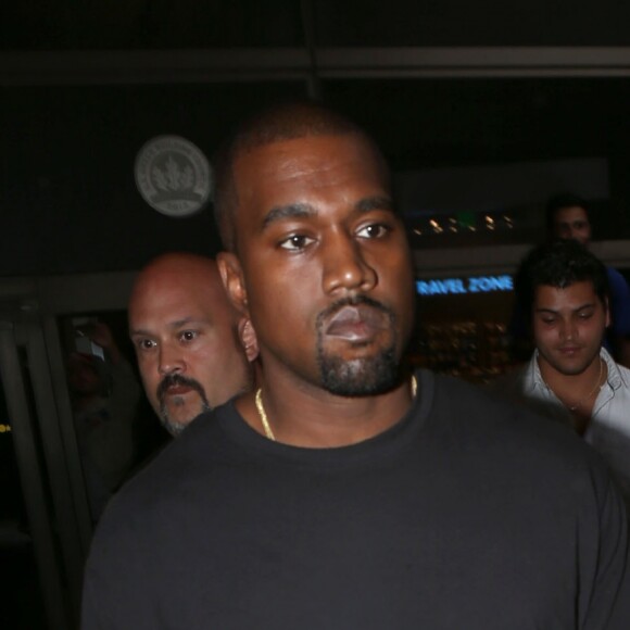 Kim Kardashian et Kanye West arrivent à l'aéroport de Los Angeles (LAX), le 14 juin 2016.