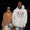 Kim Kardashian, (portant un collier "SEX") et son mari Kanye West arrivent au restaurant "Hakkasan", situé dans le quartier de Mayfair à Londres, le 20 mai 2016.