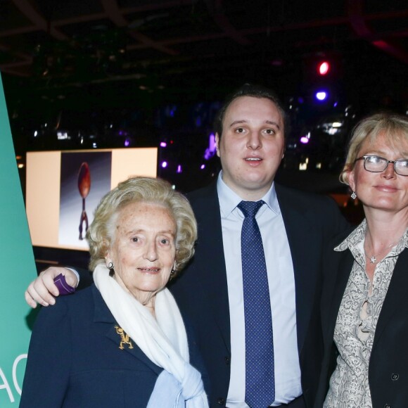 Martin Rey-Chirac entre sa mère Claude Chirac et sa grand-mère Bernadette Chirac - Inauguration de l'exposition "Jacques Chirac ou le dialogue des cultures" au musée du quai Branly à Paris, le 20 juin 2016. © Olivier Borde/Bestimage