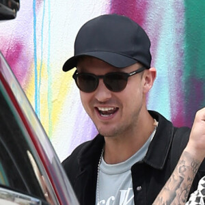 Exclusif - Justin Bieber passe une journée ensoleillée sur un yacht avec Ashley Benson et des amis à Miami. Le chanteur s'amuse avec un wavejet, discute et plaisante avec ses amis. Le 3 juillet 2016