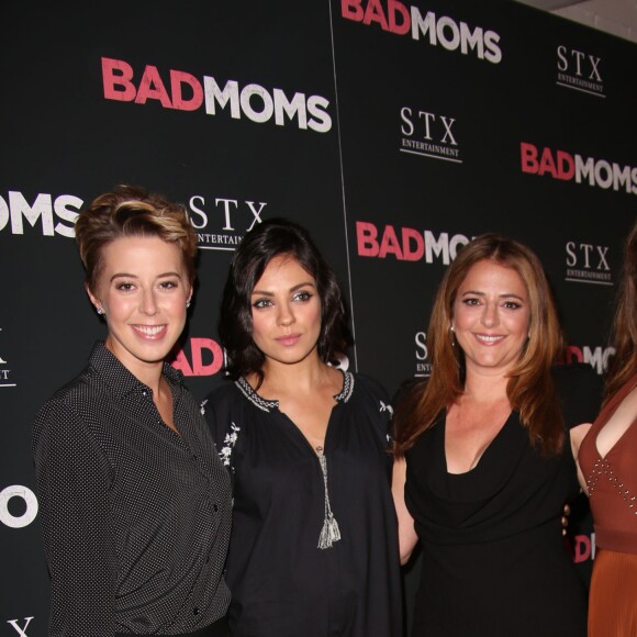 Sophie Watts, Mila Kunis, Annie Mumolo, Kathryn Hahn à la projection de ''Bad Moms' à New York, le 18 juillet 2016 © Sonia Moskowitz/Globe Photos via Bestimage