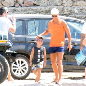 Cristiano Ronaldo profite avec ses proches et notamment son fils Cristiano Jr. de ses vacances dans les Baléares, ici à Formentera le 19 juillet 2016.