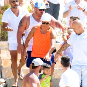 Cristiano Ronaldo profite avec ses proches et notamment son fils Cristiano Jr. de ses vacances dans les Baléares, ici à Formentera le 19 juillet 2016.