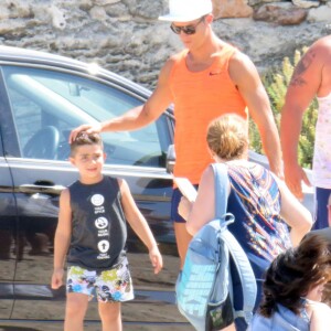 Cristiano Ronaldo profite avec ses proches et notamment son fils Cristiano Jr. de ses vacances dans les Baléares, ici à Formentera le 19 juillet 2016.